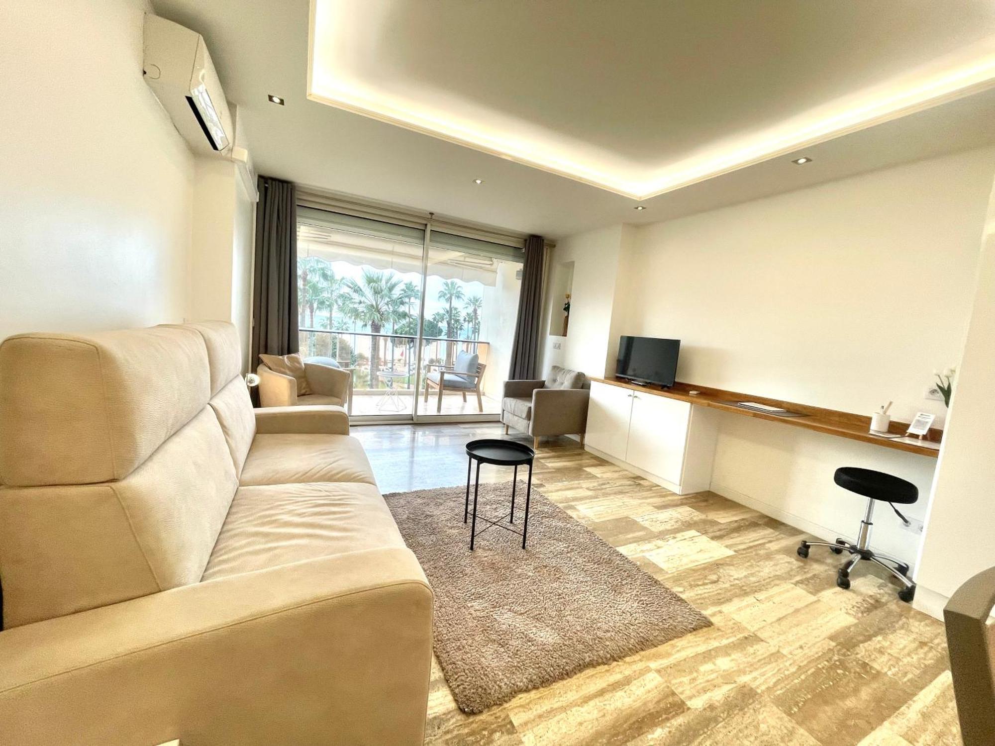 Studio Grand Hotel Croisette, By Welcome To Кан Екстериор снимка